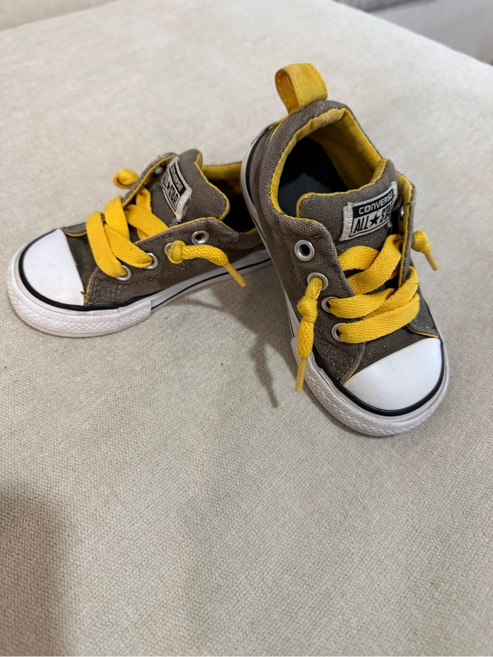 Converse All Star Toddler Sneakers in Yellow and Grey– Size 6